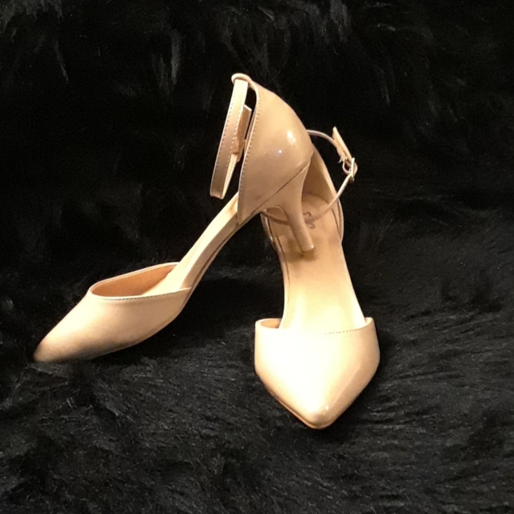 Heels - Picture 4 of 4